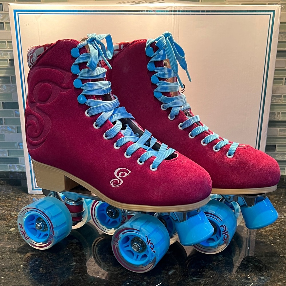Candi Grl Berry Color Roller Derby Skates - Picture 3 of 6